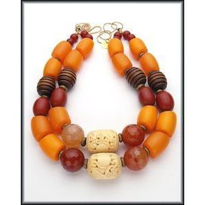 Collier en résine et bois perlé, motifs uniques - Product Image 4