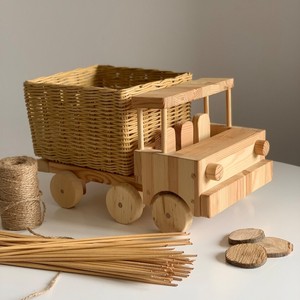 Encantadores camiones de juguete de ratán, pequeños y grandes, suministros de juguetes decorativos, camiones para muñecas al precio más bajo - Product Image 2