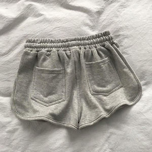 Shorts de malla transpirable ligeros de alto rendimiento para mujer, cómodos para ropa deportiva y casual. - Product Image 2