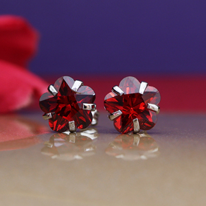 Boucles d'oreilles clous en argent sterling 925 avec fleur de rubis, bijoux en pierres précieuses rouges pour femmes et jeunes filles, à porter lors de mariages et de fêtes - Product Image 1