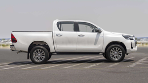 Camioneta 2025 Strong Road Presence DC 2.8D AT 4X4 (Volante a la Derecha/Izquierda) - Product Image 4