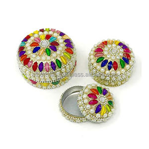 Boîte à dragées de mariage indienne artisanale en laque, ornée de perles, boîte ronde décorative pour bijoux, boîte à pilules rouge, lot de 3 pièces - Product Image 5