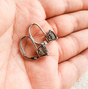 Boucles d'oreilles pendantes solitaires en argent 925 avec améthyste et moissanite taille ronde 2 carats, minimalistes, pour cadeaux à bas prix - Product Image 5