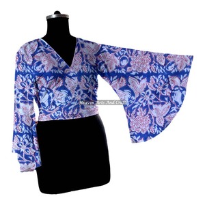 Top de playa estilo boho chic con estampado floral, top cruzado con lazo, manga acampanada, estilo bikini de algodón para verano, top con estampado a mano. - Product Image 6