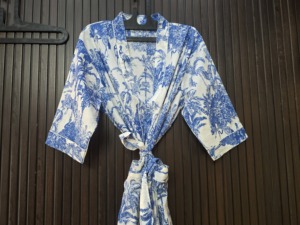 Robe kimono pour femmes, bleu et blanc, imprimé animal, col en V, longueur complète, manches trois quarts, robe de bain décontractée d'été - Product Image 5