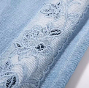 Jean large en denim brodé avec patchwork en maille et dentelle transparente pour femme, taille haute, coupe ample, délavage vintage - Product Image 3