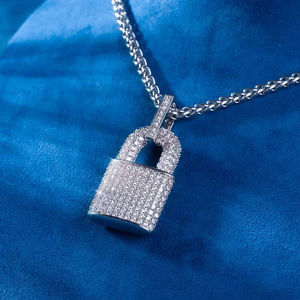 Pendentif breloque en forme de cadenas plaqué argent avec strass, bijoux hip-hop, cadeau unisexe - Product Image 2