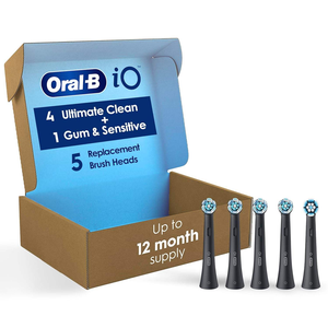Têtes de brosse de rechange Oral-B iO Ultimate Clean, lot de 5, 4 Ultimate Clean + 1 Gum & Sensitive Noir - Product Image 1