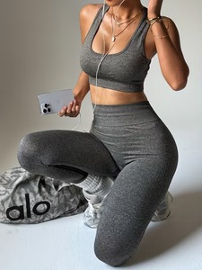 Conjunto Deportivo de 2 Piezas sin Costuras con Textura Geométrica: Top Corto y Leggings de Entrenamiento con Control de Abdomen - Product Image 5