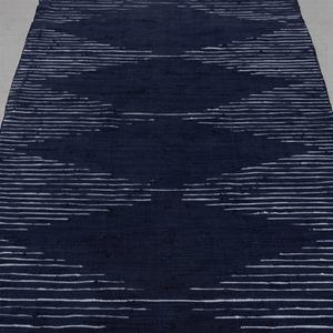 Tapis en laine écologique tissé à la main en indigo foncé avec motif abstrait |   Tapis de sol en laine naturelle à poils ras, fabriqué artisanallement - Product Image 5