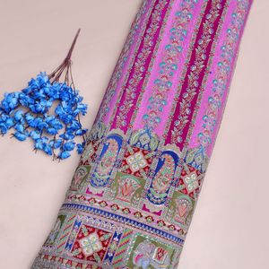 Ensemble de robe et de veste en tissu crêpe léger de 54 pouces, motif paisley rose magenta vibrant, broderie de paillettes scintillantes, style ethnique indien - Product Image 2