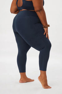 Conjunto de yoga para mujer de talla grande, compresivo, con leggings, sujetador deportivo y pantalones, de secado rápido, transpirable y de alta calidad. - Product Image 4