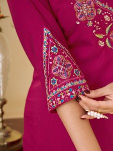 Ensemble Kurta et Pantalon en Soie Traditionnelle Marina pour Femme, Broderie Main Multi-Fils, Design Assorti en Maslin, Vente en Gros, Toutes Saisons - Product Image 5