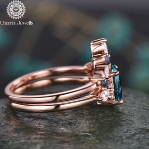 แหวนหมั้นผู้หญิง Charm_Jewells เงินชุบทองคำขาวประดับโมอิสซาไนต์ทรงคุชชั่น ดีไซน์คลาสสิก ตัวเรือนแบบหนามเตย รับรองโดย IGI - Product Image 4