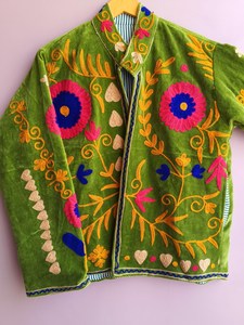 Chaqueta de Mujer con Bordado Suzani de Pavo Real en Colores Vibrantes, Estilo Boho Chic, Prenda Exterior Artística para Damas - Product Image 4