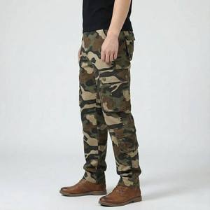 Pantalon cargo camouflage pour homme, personnalisable avec logo, en toile, style streetwear décontracté, utilitaire pour l'extérieur, vente en gros - Product Image 2