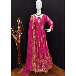 PESADA GEORGETTE BORDADO SECUENCIA DE DISEÑO TRABAJO VESTIDO INFERIOR CON DUPATTA ROSA - Product Image 1