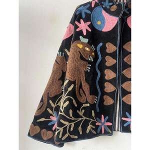Chaqueta vintage de terciopelo marrón Suzani bordada con motivos de animales y corazones, estilo bohemio con cuello alto, ropa de abrigo de invierno para mujer. - Product Image 4