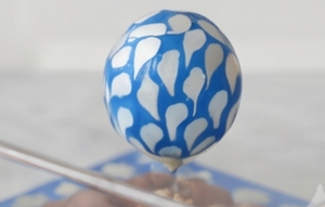 Bandeja Azul Premium con Tapa Transparente Diseñada para Servir con Lujo Chocolates, Postres y Dulces - Product Image 2