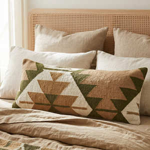 Funda de Almohada Lumbar Grande con Diseño Tribal Triangular para Decoración Moderna de Dormitorios y Casas de Campo - Product Image 1
