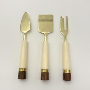 Ensemble de couteaux à fromage en acier inoxydable avec manche en résine, design tendance, fabriqué par R B Overseas, qualité et longévité exceptionnelles - Product Image 3