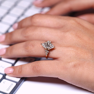 Anillo de compromiso con diamante marquesa y piedra lateral redonda de 2.16 quilates, anillo de boda de diamantes cultivados en laboratorio, joyería de 14k, anillo de eternidad en vermeil. - Product Image 6