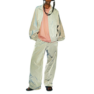 Pantalon large ample OEM personnalisé de haute qualité, veste légère à capuche unie grande taille à manches bouffantes en nylon coupe-vent pour homme - Product Image 2