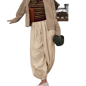 Pantalon de détente en denim respirant pour femme Enyami, taille haute élastique, coupe classique, avec poches - Product Image 1