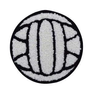 Parches de Tela Chenilla Personalizados con Diseños de Corazón, Alfabeto y Flores - Técnica Bordada en Todas las Formas para Sombreros y Ropa - Product Image 1