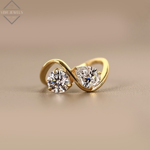 Bague de luxe en or jaune avec deux diamants, style Infinity Bypass, pour fiançailles, mariage, cadeau, fournisseur de bijoux pour femmes - Product Image 1
