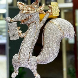 Colgante Hip Hop Personalizado de Zorro de Dibujos Animados con Moissanita – Plata de Ley 925 con Baño de Oro Amarillo de 14K - Product Image 1