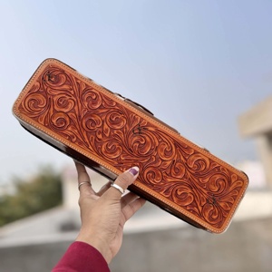 Étui de voyage en cuir façonné à la main résistant à la chaleur pour lisseur de cheveux, parfait pour organiser les outils capillaires - Product Image 1