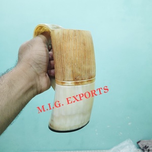 Mug authentique fait main en corne de vache viking, gobelet naturel en corne de bœuf pour bière, ale et hydromel. Écologique, vintage, médiéval. - Product Image 1