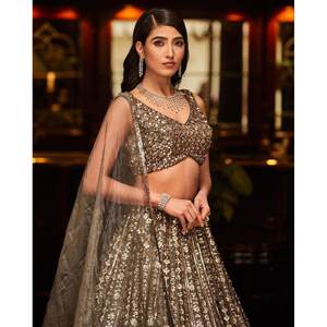 Último Diseño de Lehenga Choli con Hermoso Trabajo de Lentejuelas en Ropa India y Pakistaní - Product Image 1