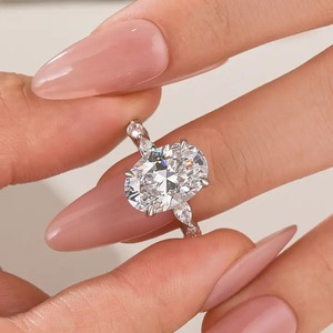 Anillo de Compromiso de Diseño Moderno con Corte Ovalado, Anillo de Promesa de Plata 925 con Diamante Moissanita en Oro Blanco y Amarillo para Mujer - Product Image 3