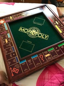 Plateau de jeu Monopoly en bois artisanal, de qualité supérieure, écologique, en stock, jeu familial pour anniversaire, mariage, fête - Product Image 4