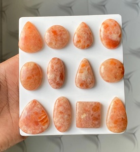 Lote de cabujones de cuarzo de piedra del sol natural, pulidos, con destellos naranjas, gemas sueltas de piedra del sol en formas variadas para la fabricación de joyas, colgantes y anillos. - Product Image 2