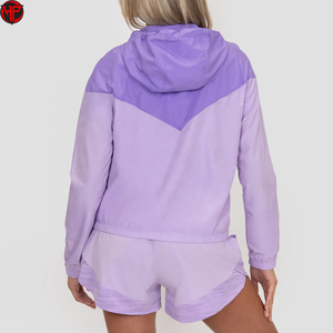 Conjunto deportivo de 2 piezas para mujer, chaqueta con capucha y cremallera y pantalones cortos, conjunto ligero para atletismo. - Product Image 5