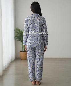 Ensemble de pyjama en coton imprimé à la main avec motifs floraux bleus élégants, 100% coton de qualité supérieure, respirant, séchage rapide, confortable pour l'été, élastiqué - Product Image 4