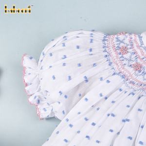 Robes pour bébés et enfants Babeeni Vintage à smocks géométriques 100% coton blanc et bleu à pois OEM ODM Vente en gros - DR3385 - Product Image 5
