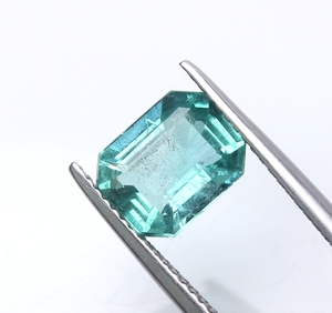 Certified Very <b>Clean</b> Natural Emerald <b>Green</b> Color Octagon Cut Gemstone Size 9.2X7.1X4.8mm Faceted Emerald Loose Gemstone Expoter - Product Image 3
