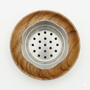 Ensemble brûleur de bakhoor artisanal de qualité supérieure en bois de manguier Bela Artisan avec coupelle métallique festonnée, pinces et support d'encens portable en bois - Product Image 2