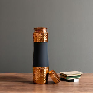 Botella de Cobre con Acabado Brillante, Diseño Clásico, Grabado Ayurvédico, Hecha a Mano, Ecológica, de Cobre Puro, Creaciones Antiguas - Product Image 5