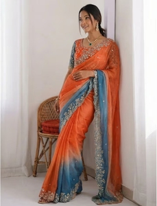 Sari de Diseño KV Naranja Satinado Bordado con Blusa Cosida - Product Image 2