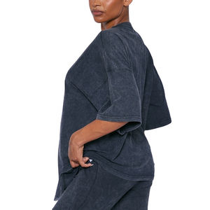 Camiseta de Mujer con Lavado Ácido, 180GSM, Algodón, Estilo Vintage, Corte Regular, Ropa Casual Urbana de Verano, Ecológica, Personalizable, OEM, Marca Privada - Product Image 4