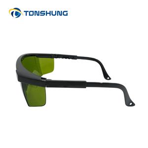 SA1373IR3 Gafas de seguridad resistentes a los arañazos con lente verde IR3 para protección ocular - Product Image 1
