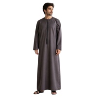 Thobe Kandora Islamique Décontracté Premium pour Hommes, Prêt-à-porter, Vente en Gros, Haute Qualité, Plusieurs Couleurs et Tailles, Logo Personnalisé Disponible