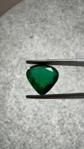 Émeraude naturelle zambienne certifiée GIA de 2,28 carats, taille cœur, pierre précieuse verte lâche pour bague, pendentif, bijoux fins - Product Image 4