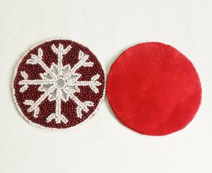 FAIZA CRAFT - Juego de 6 Posavasos Navideños con Cuentas Hechas a Mano, Ecológicos, con Diseño de Copo de Nieve, Rojos y Blancos, Tamaño Personalizable - Product Image 2