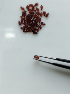 Granate Rojo Natural de 4.5x2.5MM, Corte Pera, Gema Suelta de la Mejor Calidad para Joyería - Product Image 1